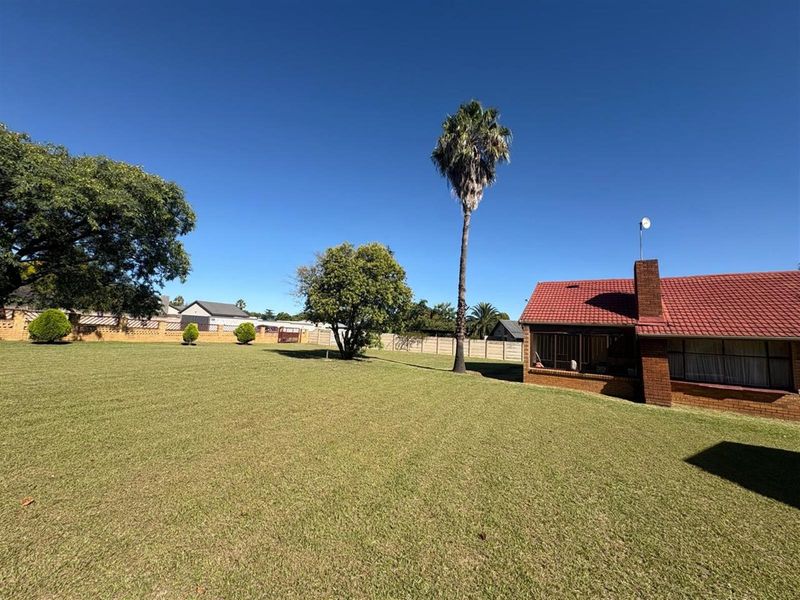 4-Bedroom House with Flatlet For Sale in Sunnyridge, Newcastle, KwaZulu Natal - Photo 3