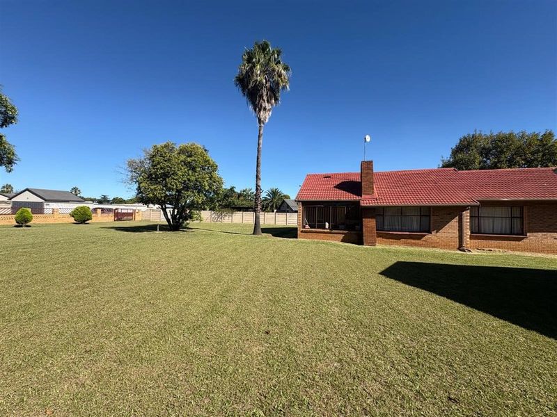 4-Bedroom House with Flatlet For Sale in Sunnyridge, Newcastle, KwaZulu Natal - Photo 2