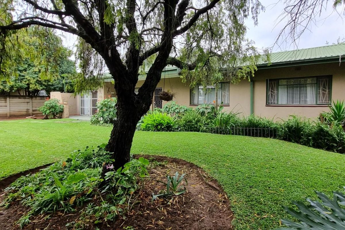 House For Sale in Brits Central, Brits, North West - Photo 2