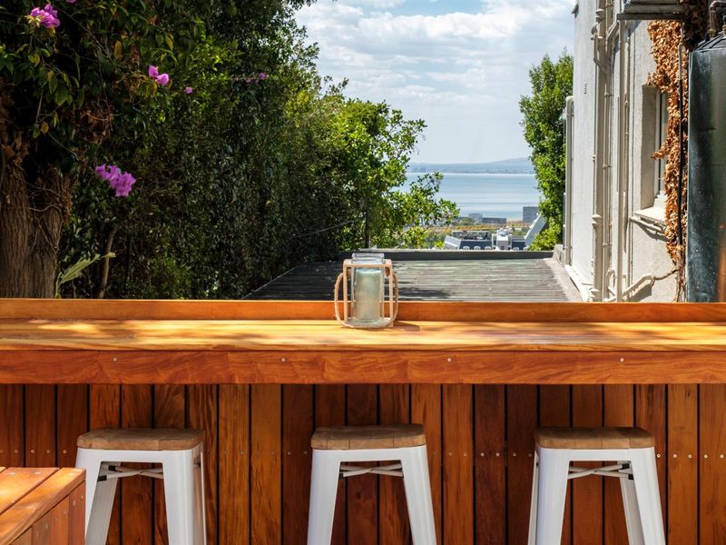 Apartment For Sale in Green Point, Western Cape - Photo 2