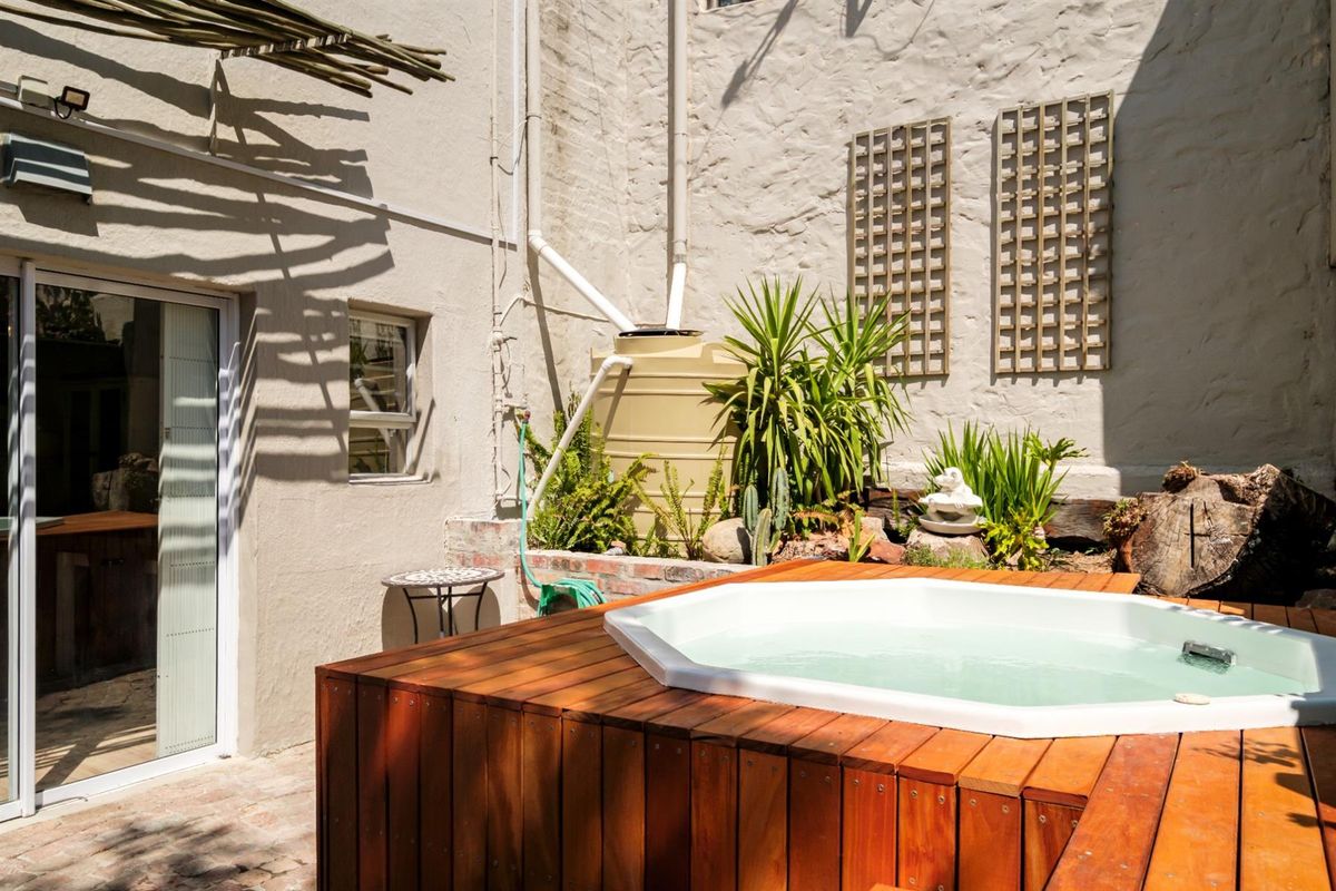 Apartment For Sale in Green Point, Western Cape - Photo 4