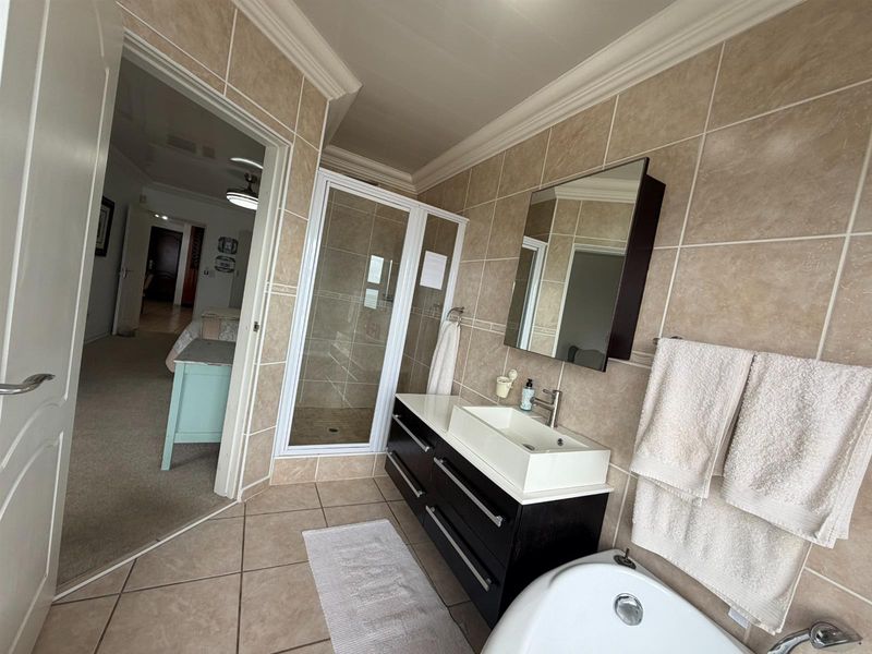 Exclusive Beachfront Living with Panoramic Ocean View - Photo 10