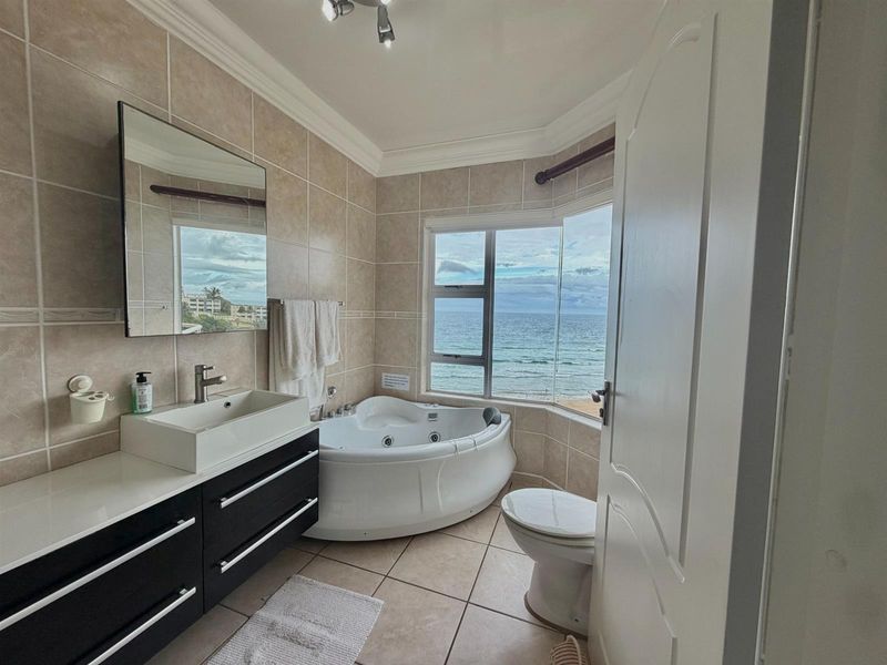 Exclusive Beachfront Living with Panoramic Ocean View - Photo 9