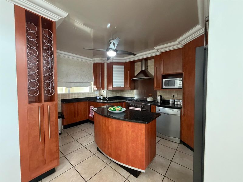 Exclusive Beachfront Living with Panoramic Ocean View - Photo 3