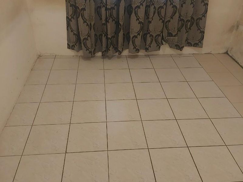 3 Bedroom House For Grabs In Phoenix - Photo 5