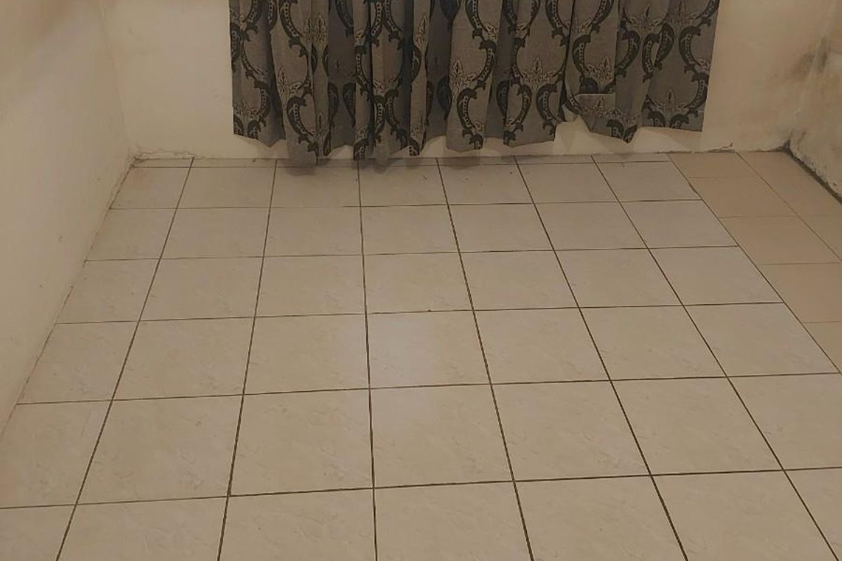 3 Bedroom House For Grabs In Phoenix - Photo 5