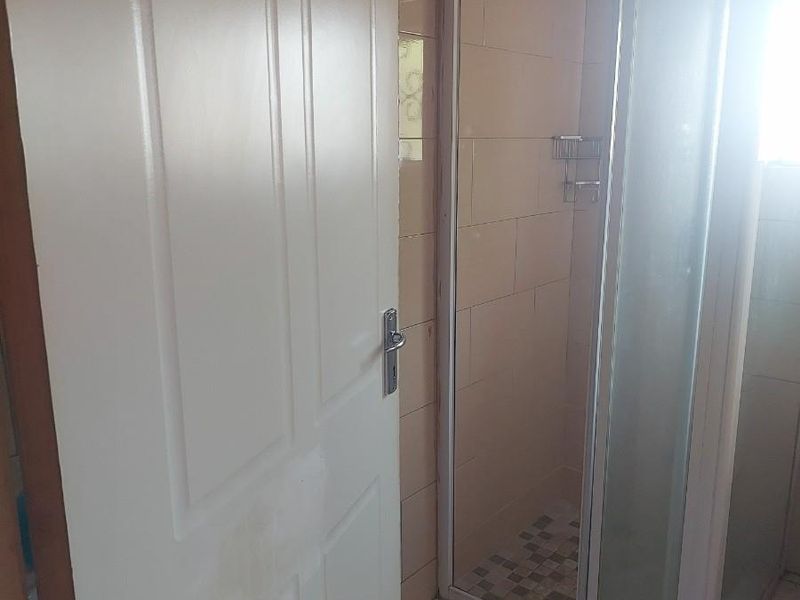 3 Bedroom House For Grabs In Phoenix - Photo 9