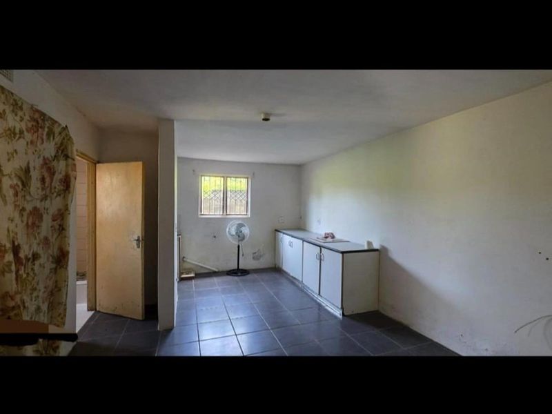 3 Bedroom House For Grabs In Phoenix - Photo 10
