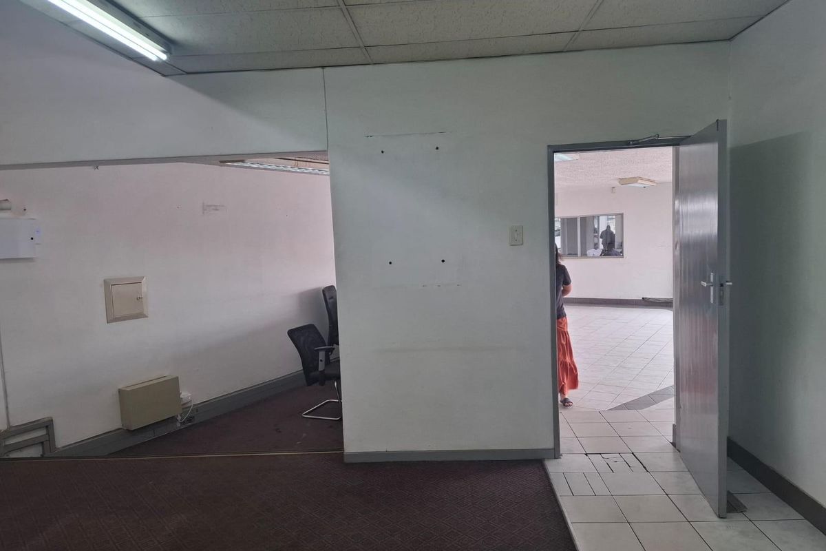 Commercial Property To Let - Photo 5