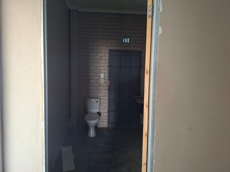 Commercial Property To Let - Photo 10