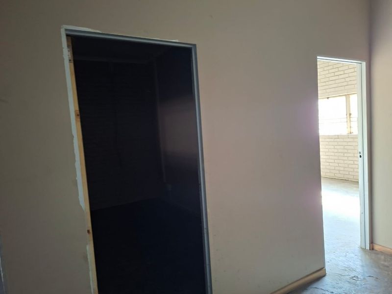 Commercial Property To Let - Photo 4