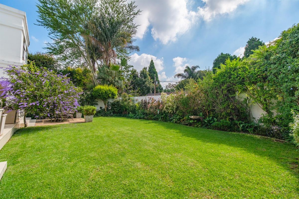 Majestic Georgian Residence in Exclusive Estate in Bryanston - Photo 3