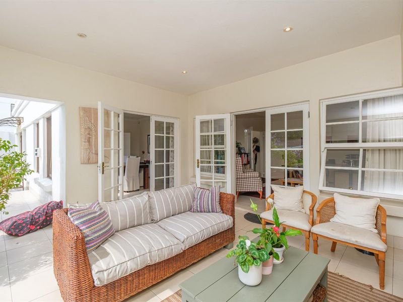 Majestic Georgian Residence in Exclusive Estate in Bryanston - Photo 10