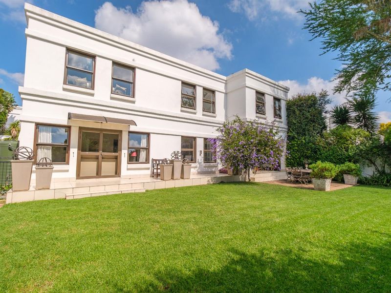 Majestic Georgian Residence in Exclusive Estate in Bryanston - Photo 2