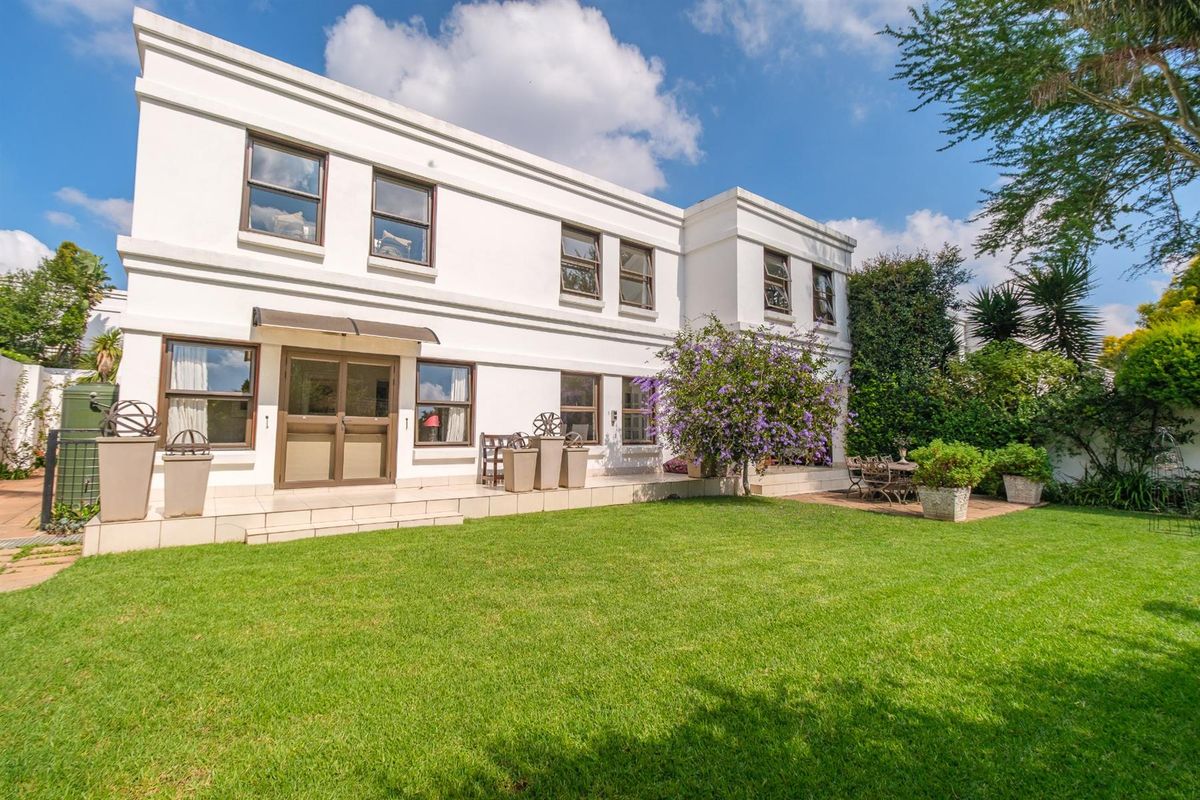 Majestic Georgian Residence in Exclusive Estate in Bryanston - Photo 2