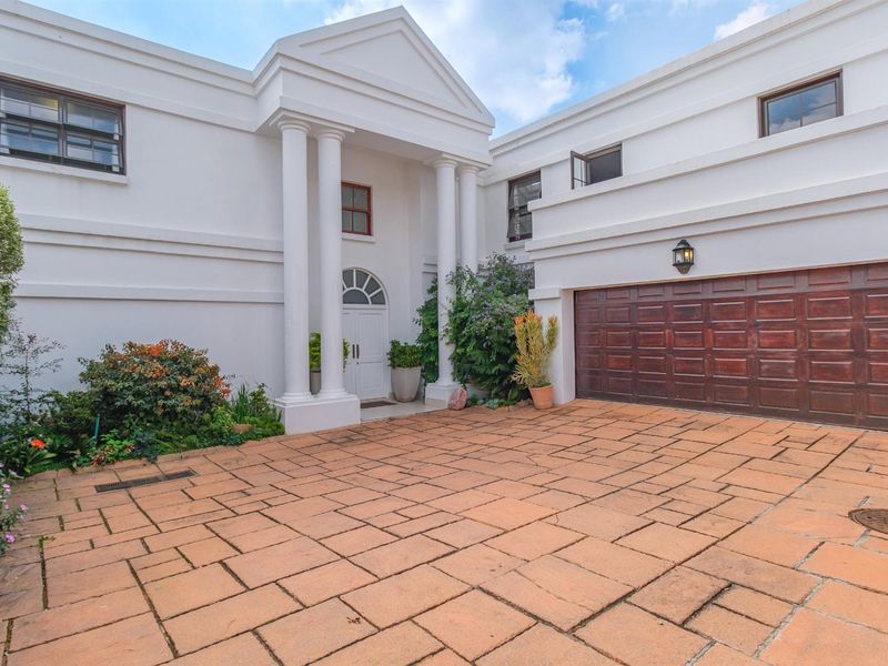 Majestic Georgian Residence in Exclusive Estate in Bryanston - Photo 4