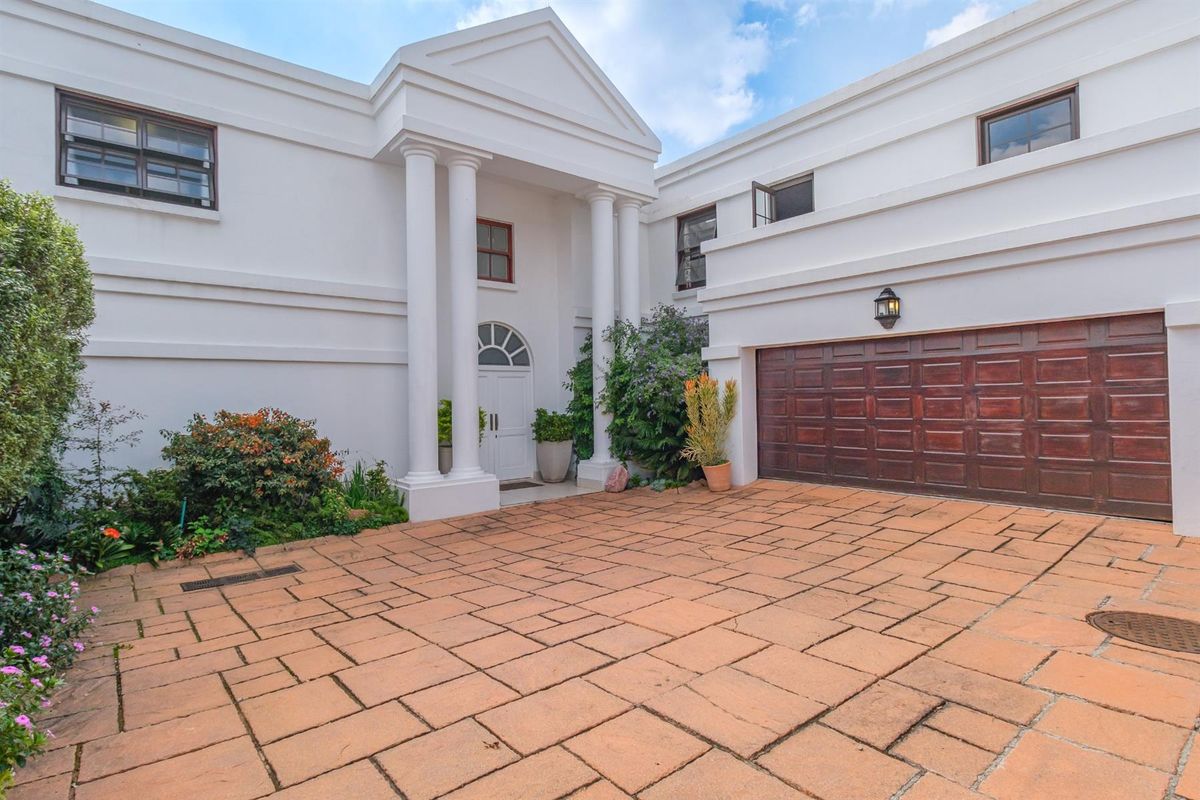 Majestic Georgian Residence in Exclusive Estate in Bryanston - Photo 4