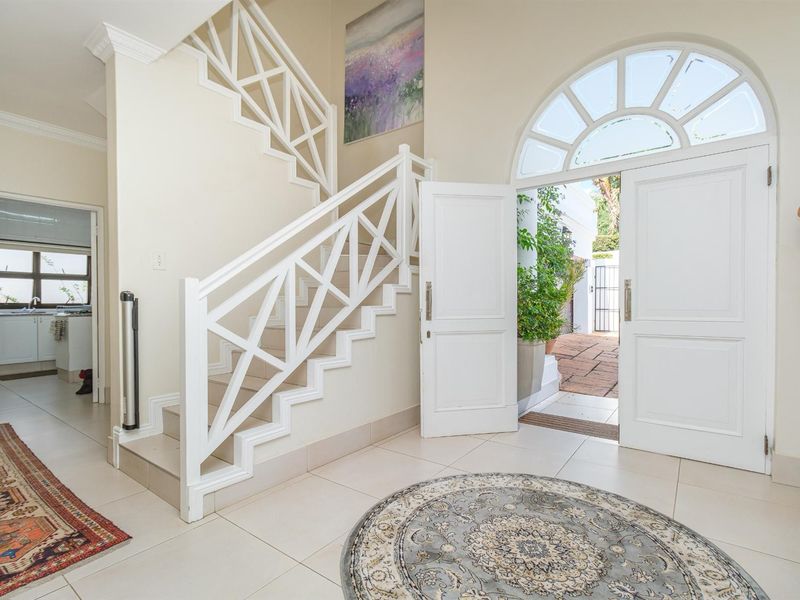 Majestic Georgian Residence in Exclusive Estate in Bryanston - Photo 5