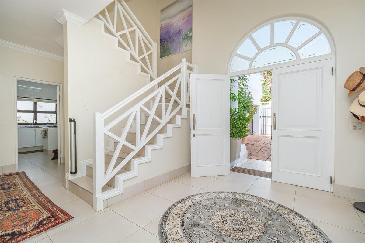 Majestic Georgian Residence in Exclusive Estate in Bryanston - Photo 5