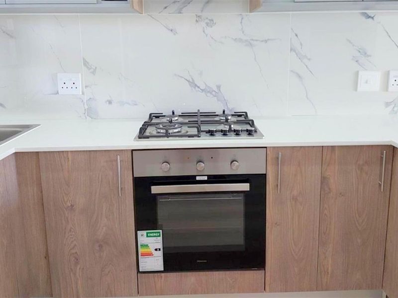 Renovated 2 bedroom apartment for sale in Burgundy Estate, Milnerton - Photo 6