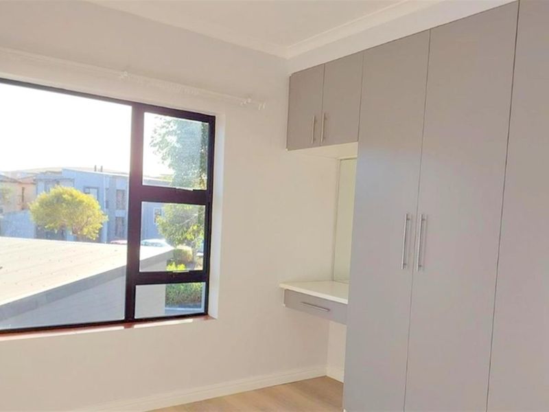 Renovated 2 bedroom apartment for sale in Burgundy Estate, Milnerton - Photo 8