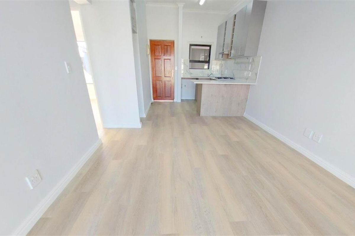 Renovated 2 bedroom apartment for sale in Burgundy Estate, Milnerton - Photo 3