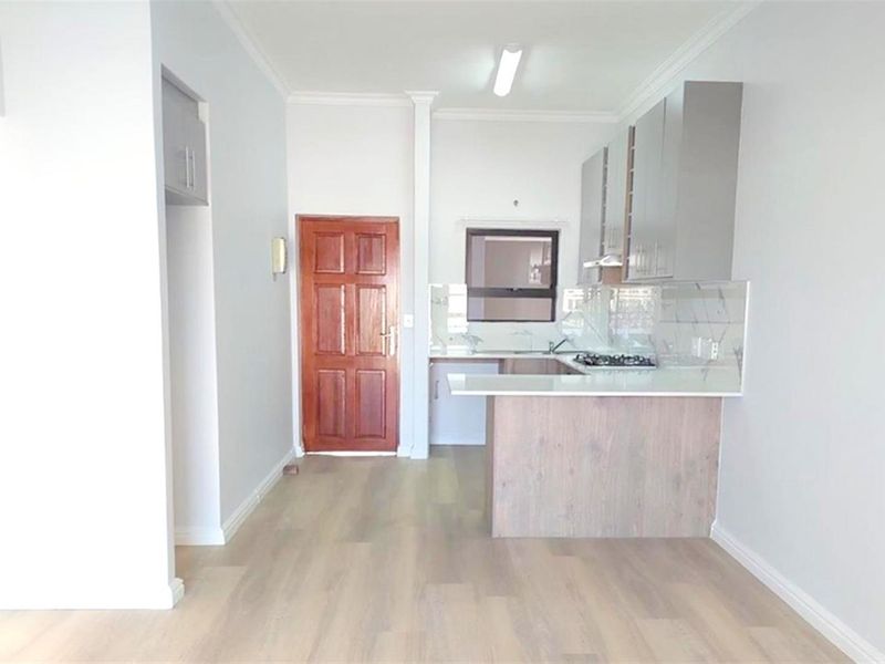 Renovated 2 bedroom apartment for sale in Burgundy Estate, Milnerton - Photo 4
