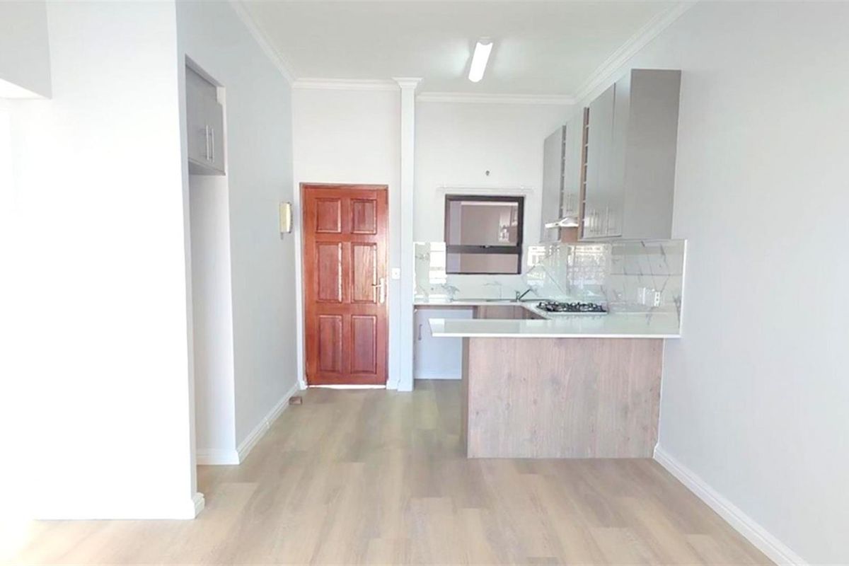 Renovated 2 bedroom apartment for sale in Burgundy Estate, Milnerton - Photo 4