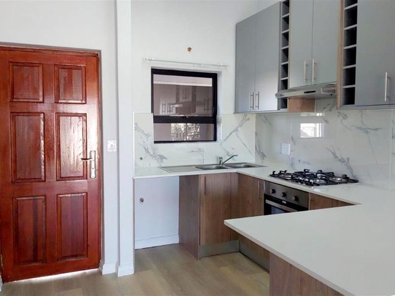 Renovated 2 bedroom apartment for sale in Burgundy Estate, Milnerton - Photo 5