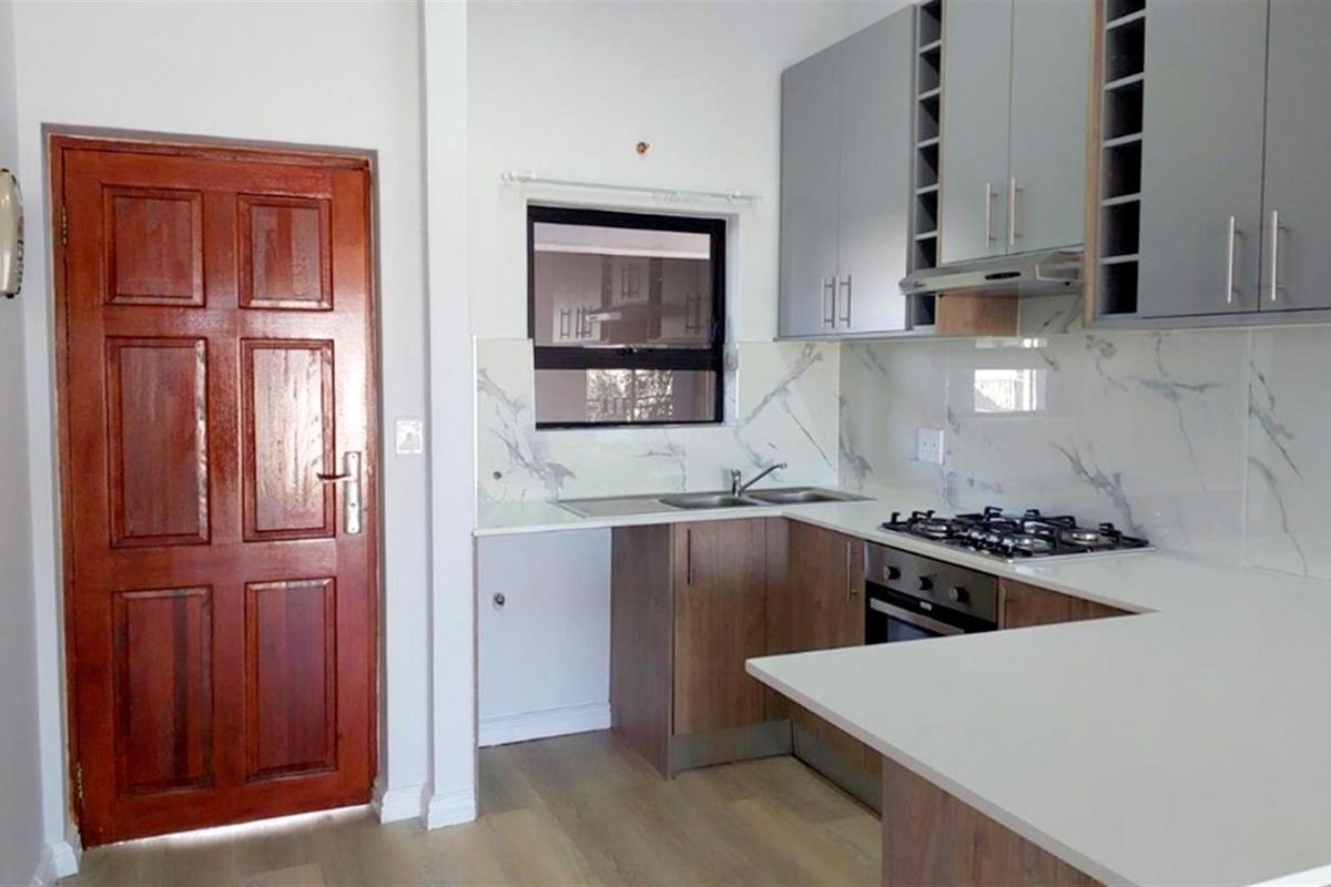 Renovated 2 bedroom apartment for sale in Burgundy Estate, Milnerton - Photo 5