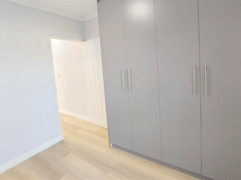 Renovated 2 bedroom apartment for sale in Burgundy Estate, Milnerton - Photo 10