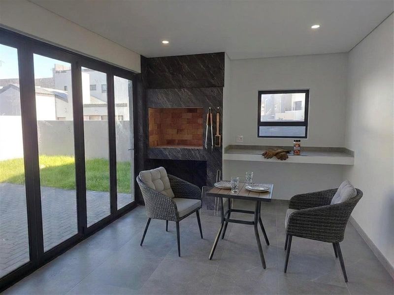 The Last Word in Sandown Luxury: Completion Just Around the Corner. - Photo 7
