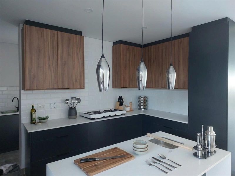 The Last Word in Sandown Luxury: Completion Just Around the Corner. - Photo 3