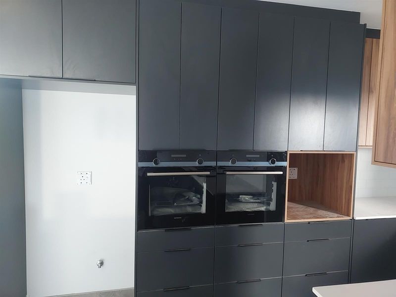 The Last Word in Sandown Luxury: Completion Just Around the Corner. - Photo 5