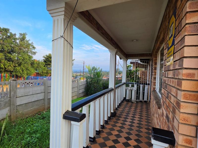 💰 Investor’s Dream in Northdale 2-Bedroom Home with ±2× Rental Income Potential - Photo 7