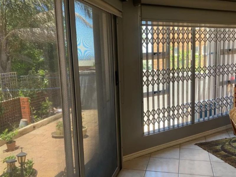 Townhouse For Sale in Essenwood, Durban, KwaZulu Natal - Photo 3