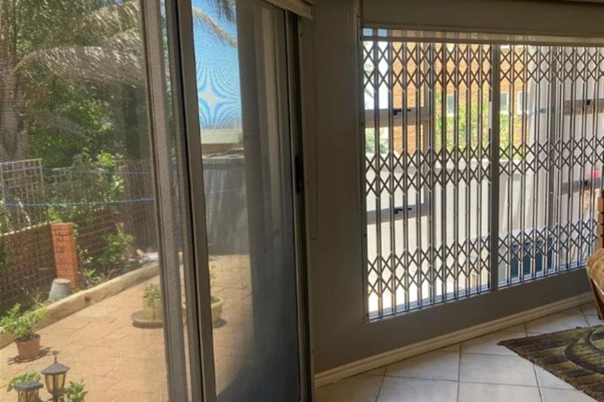 Townhouse For Sale in Essenwood, Durban, KwaZulu Natal - Photo 3