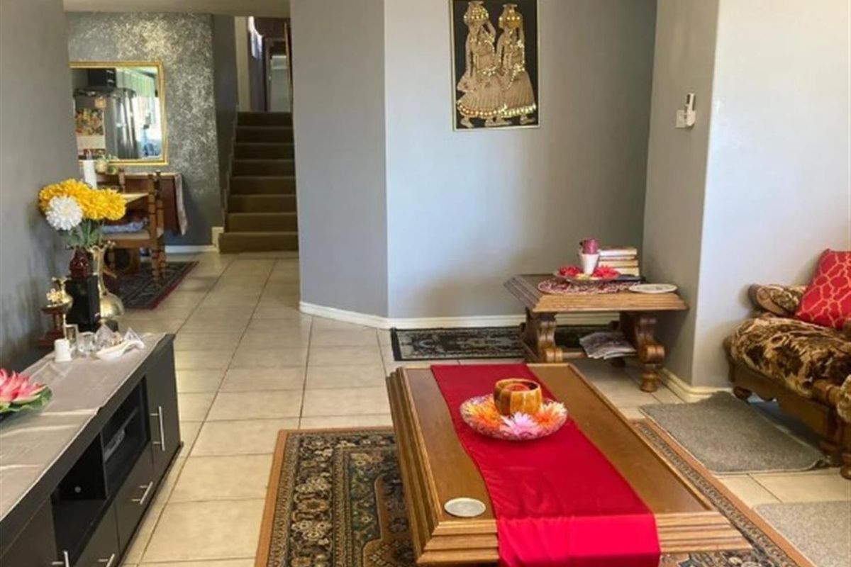 Townhouse For Sale in Essenwood, Durban, KwaZulu Natal - Photo 2