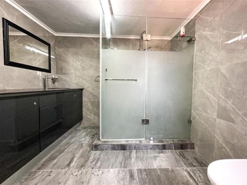 Townhouse For Sale in Essenwood, Durban, KwaZulu Natal - Photo 4