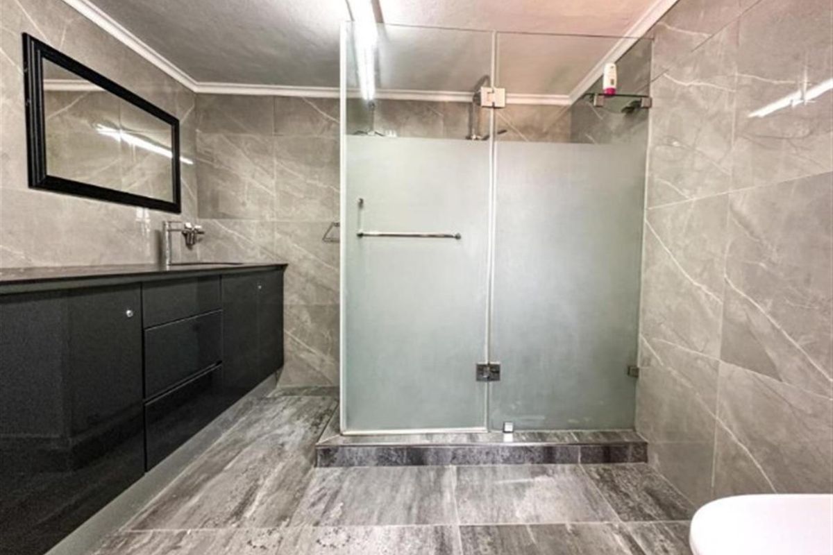 Townhouse For Sale in Essenwood, Durban, KwaZulu Natal - Photo 4