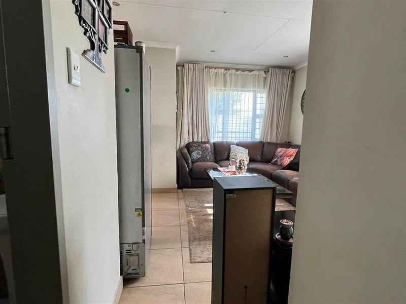 Stunning Three-Bedroom Corner Home in Leopards Rest Security Estate - Photo 8