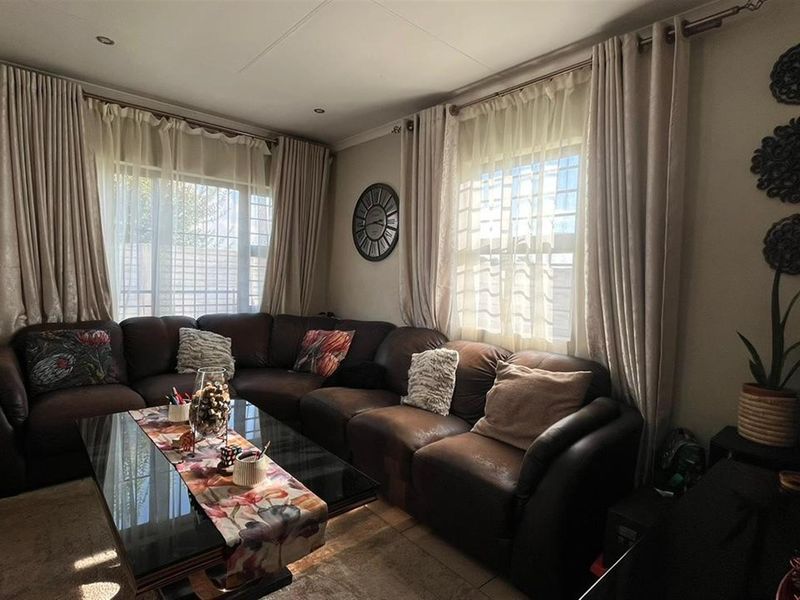 Stunning Three-Bedroom Corner Home in Leopards Rest Security Estate - Photo 7