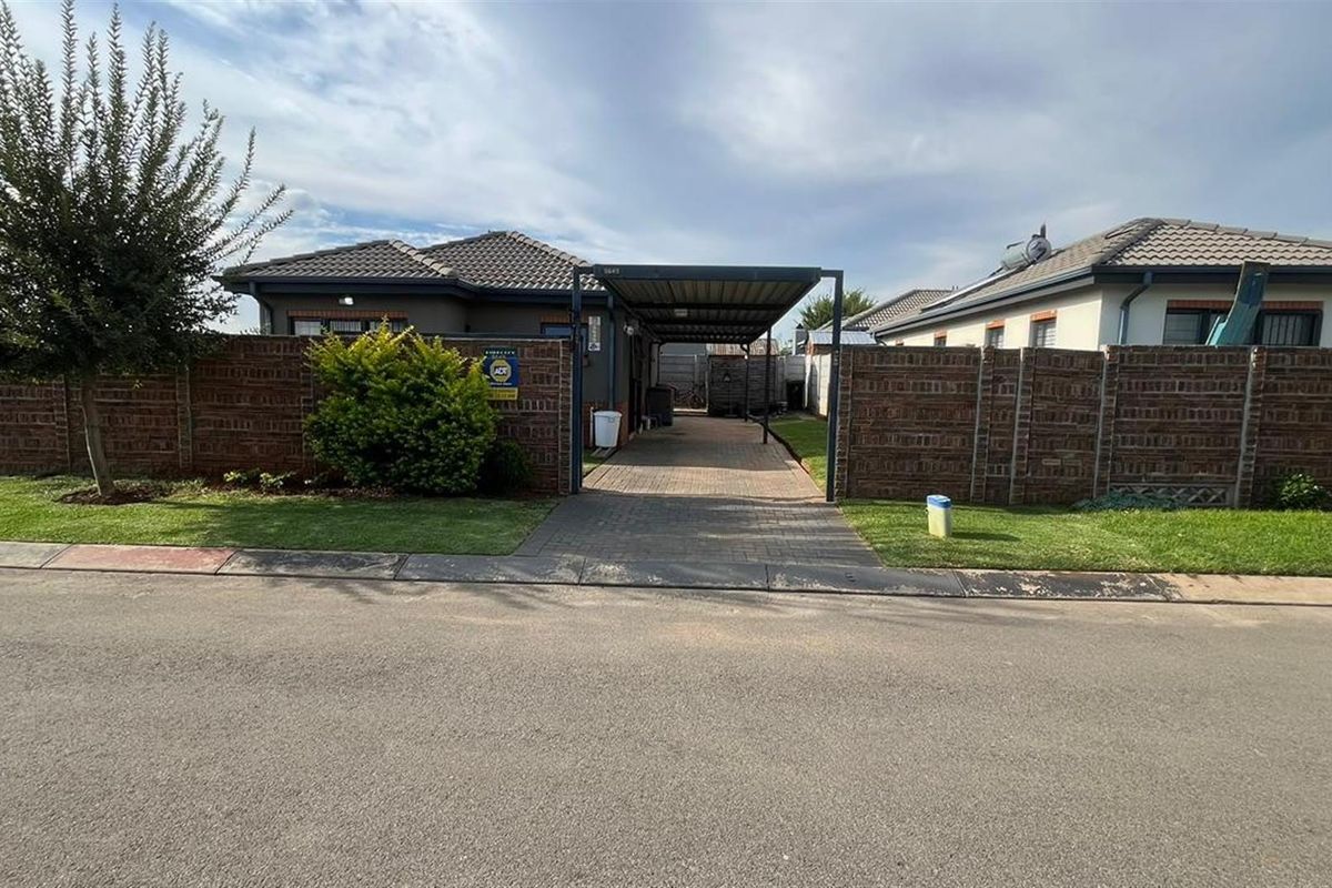 Stunning Three-Bedroom Corner Home in Leopards Rest Security Estate - Photo 2