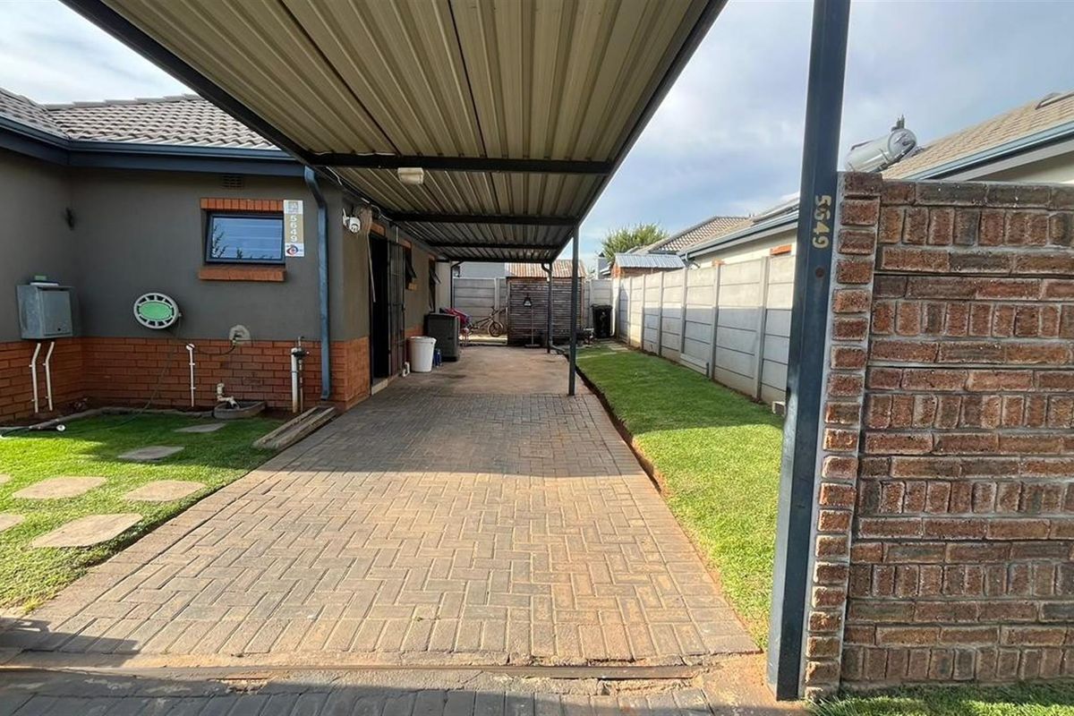 Stunning Three-Bedroom Corner Home in Leopards Rest Security Estate - Photo 3