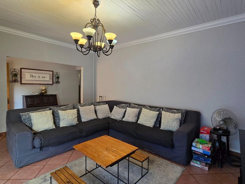 Beautiful Family Living with Entertainer’s Garden and Poolside Charm - Photo 8