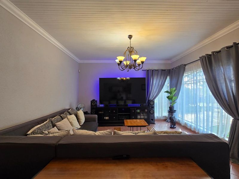 Beautiful Family Living with Entertainer’s Garden and Poolside Charm - Photo 6