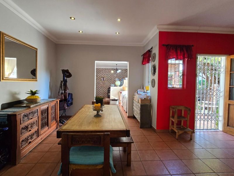 Beautiful Family Living with Entertainer’s Garden and Poolside Charm - Photo 9