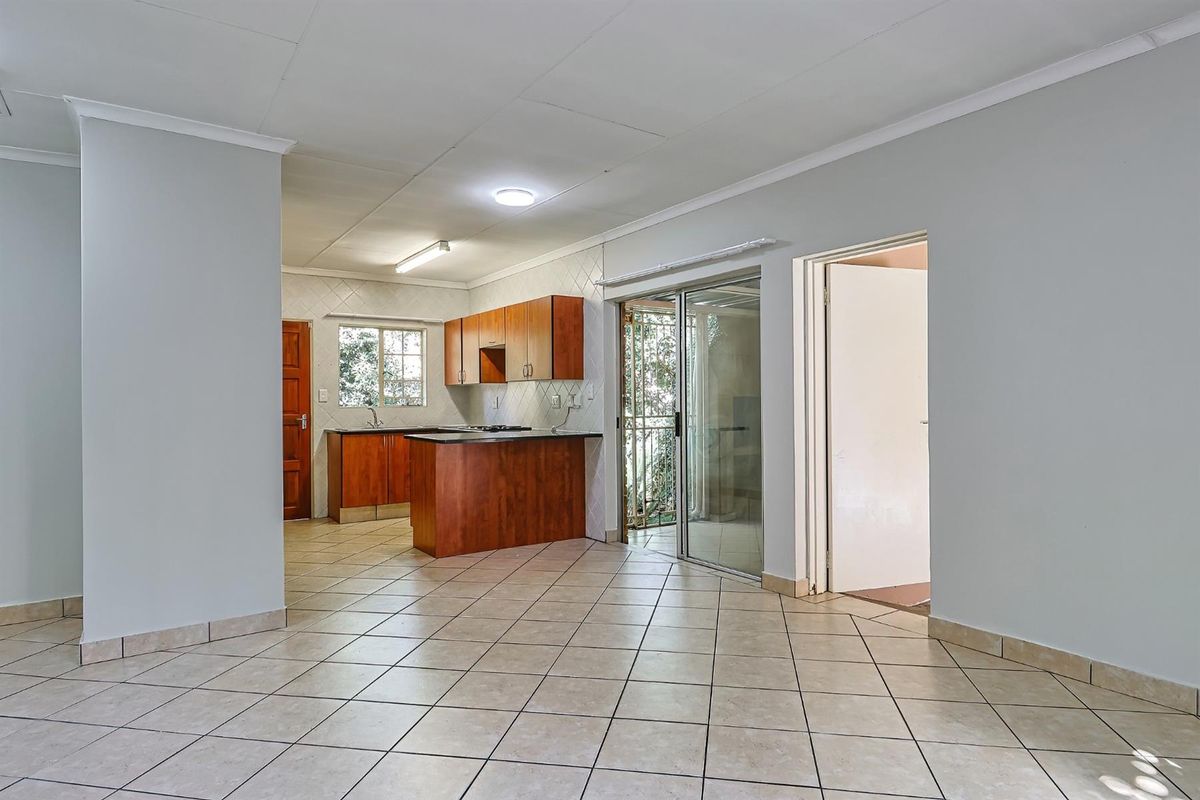 NEWLY REVAMPED TOWNHOUSE WITH GARDEN SPACE - WELL PRICED!!! - Photo 5