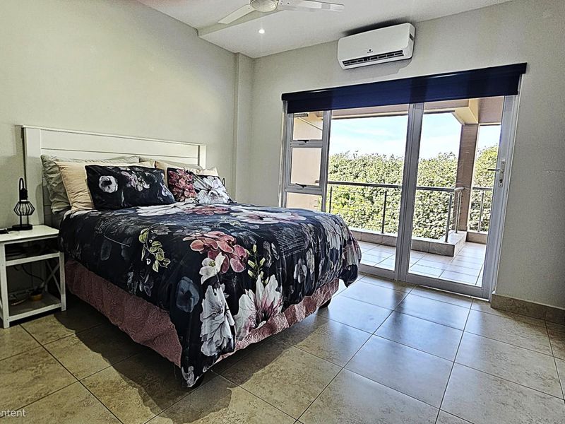 Immaculate Three Bedroom Apartment with Sea Views and Direct Beach Access - Photo 9