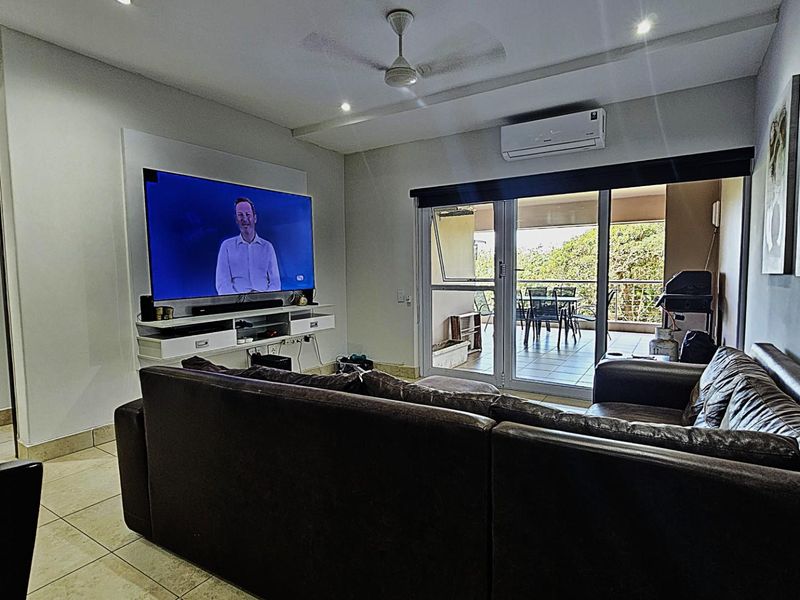 Immaculate Three Bedroom Apartment with Sea Views and Direct Beach Access - Photo 7